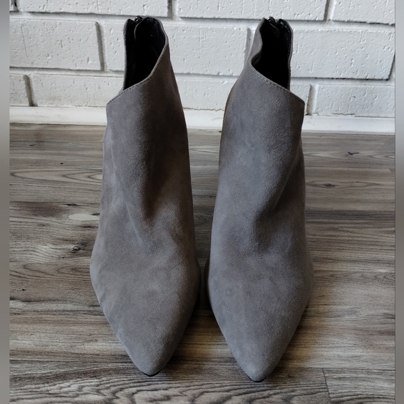 Enzo Angiolini Ruthely Gray Suede Heeled Bootie Women's Size 9 - Picture 2 of 6